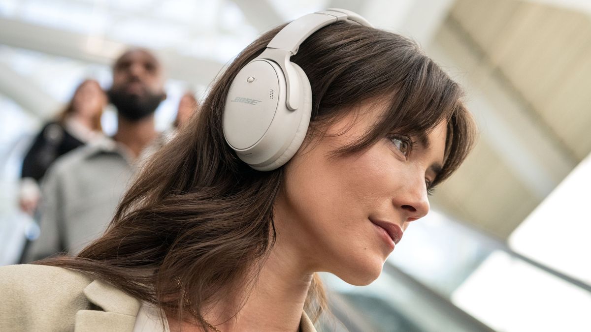 Bose QuietComfort 45 steals options from Sony’s well-known WH-1000XM4 headphones